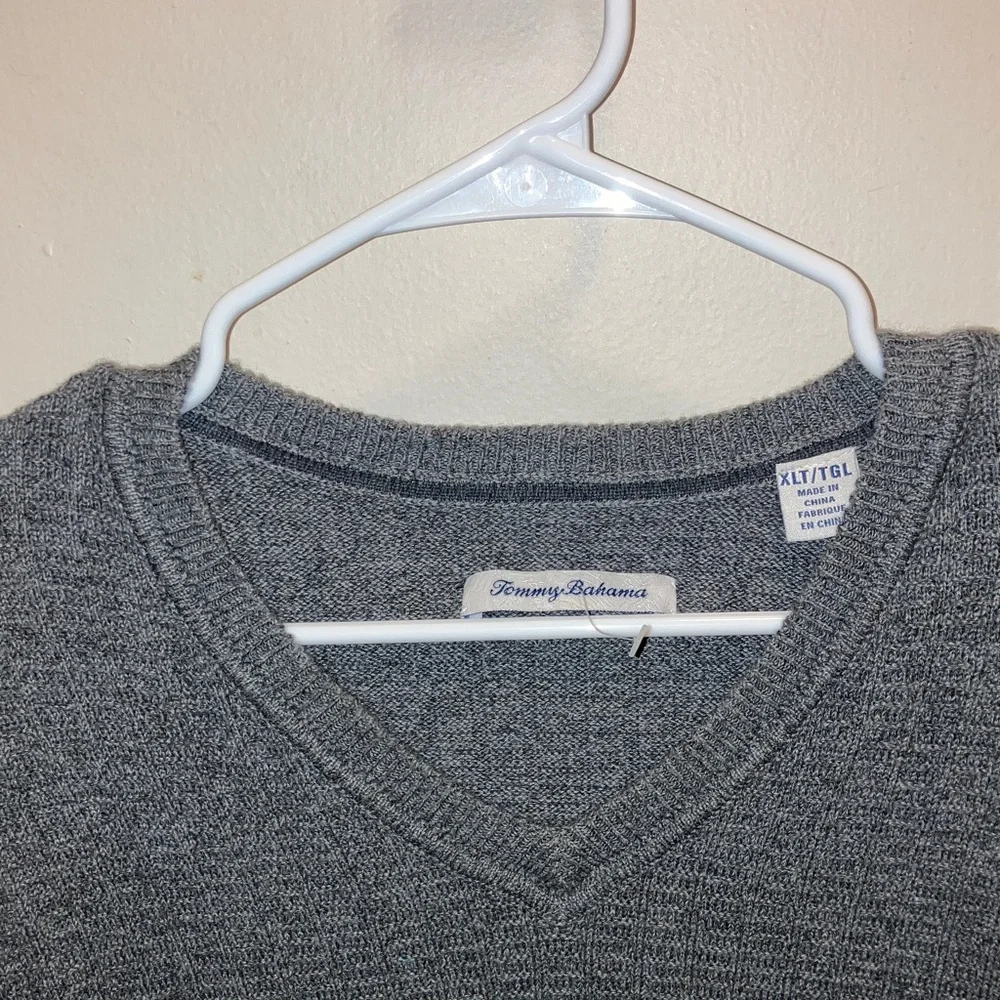 Tommy Bahama Dark Gray V-Neck Sweater XL - Picture 2 of 2